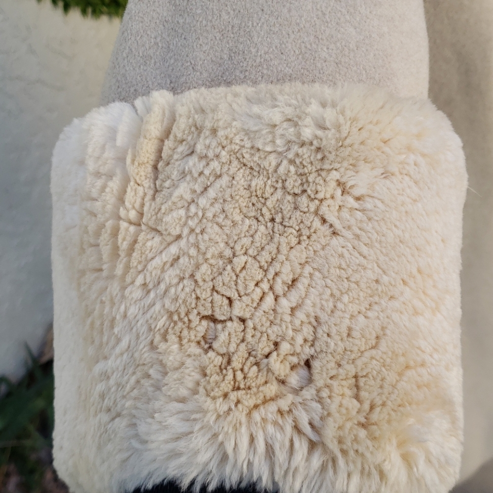 Coat With Fur collar and sleeve cuffs - Picture 3 of 8